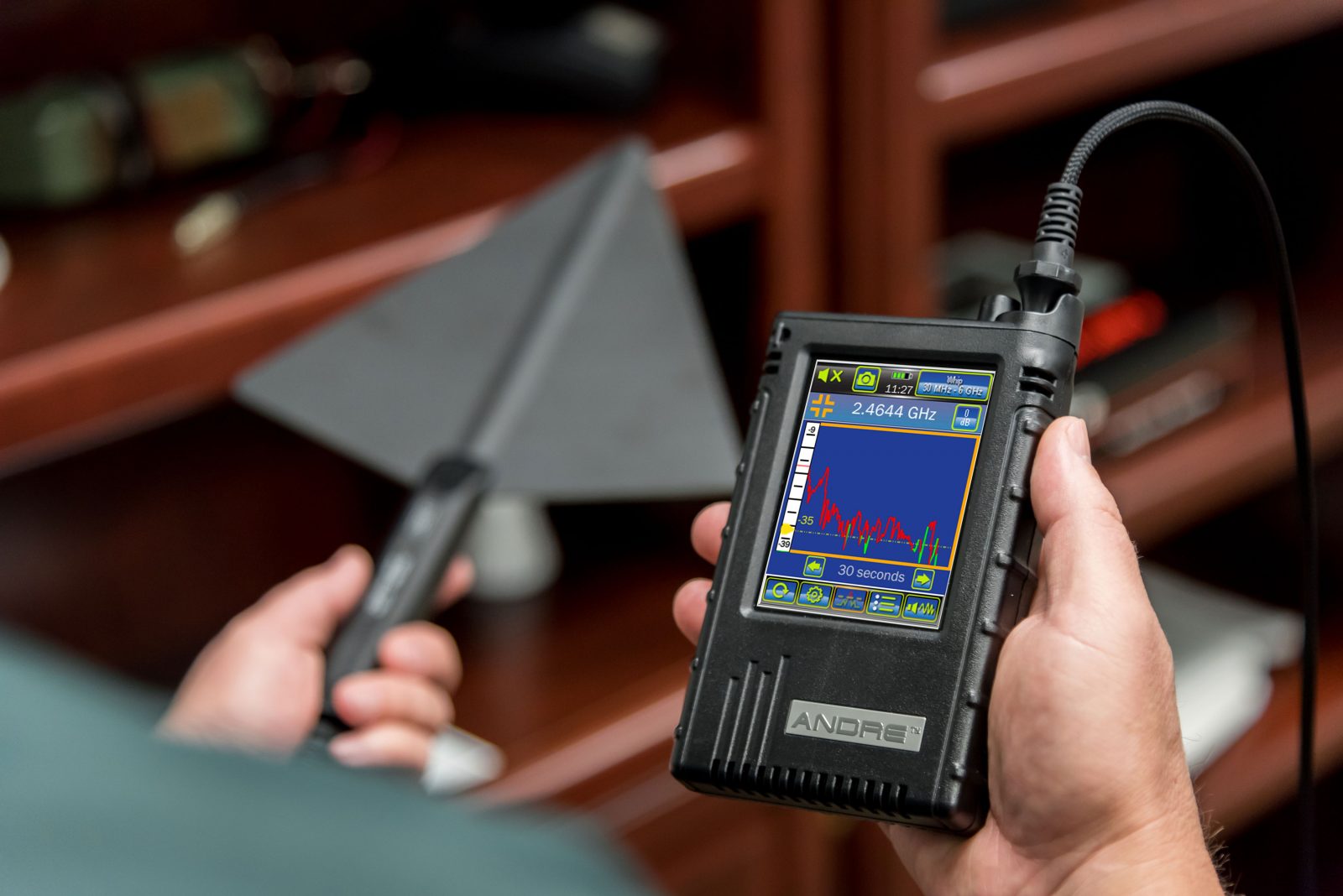REI|ANDRE™|Deluxe Near-field Transmission Detection REI TSCM REI|ANDRE™|Deluxe Near-field Transmission Detection HD International.